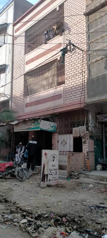 North karachi sector 5M 80 Gaz G+2 Rcc+2 shops main bazar 40 fit road