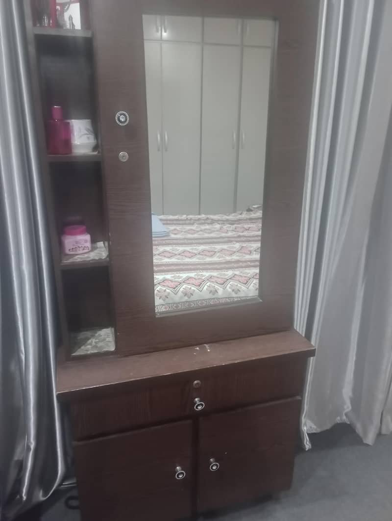 Bed set with dressing 4