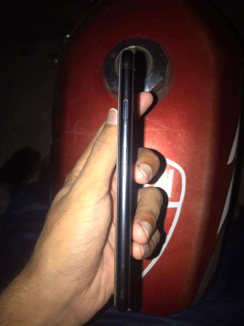 Apple iPhone 7 4