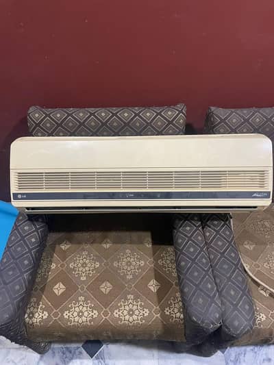 LG ac one ton lush condition argent sale only serous buyer's