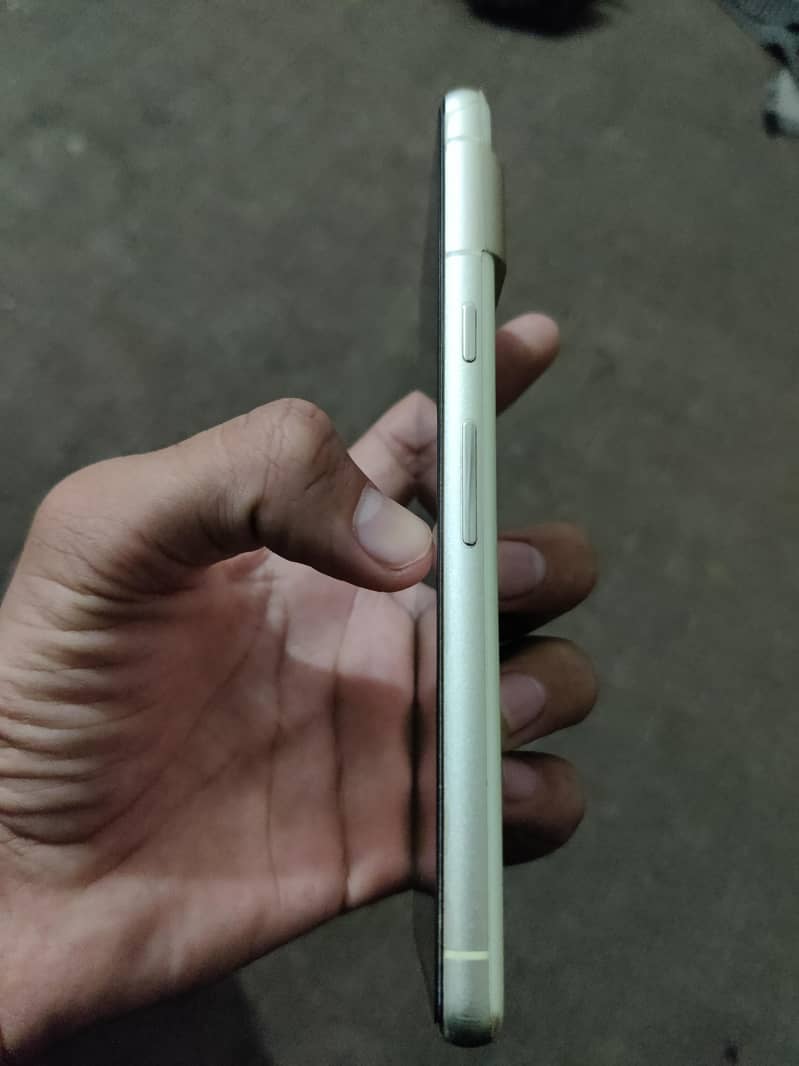 Google Pixel 7 4