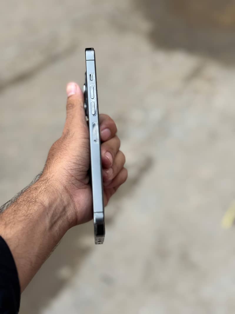 Apple iPhone 13 Pro Max 0