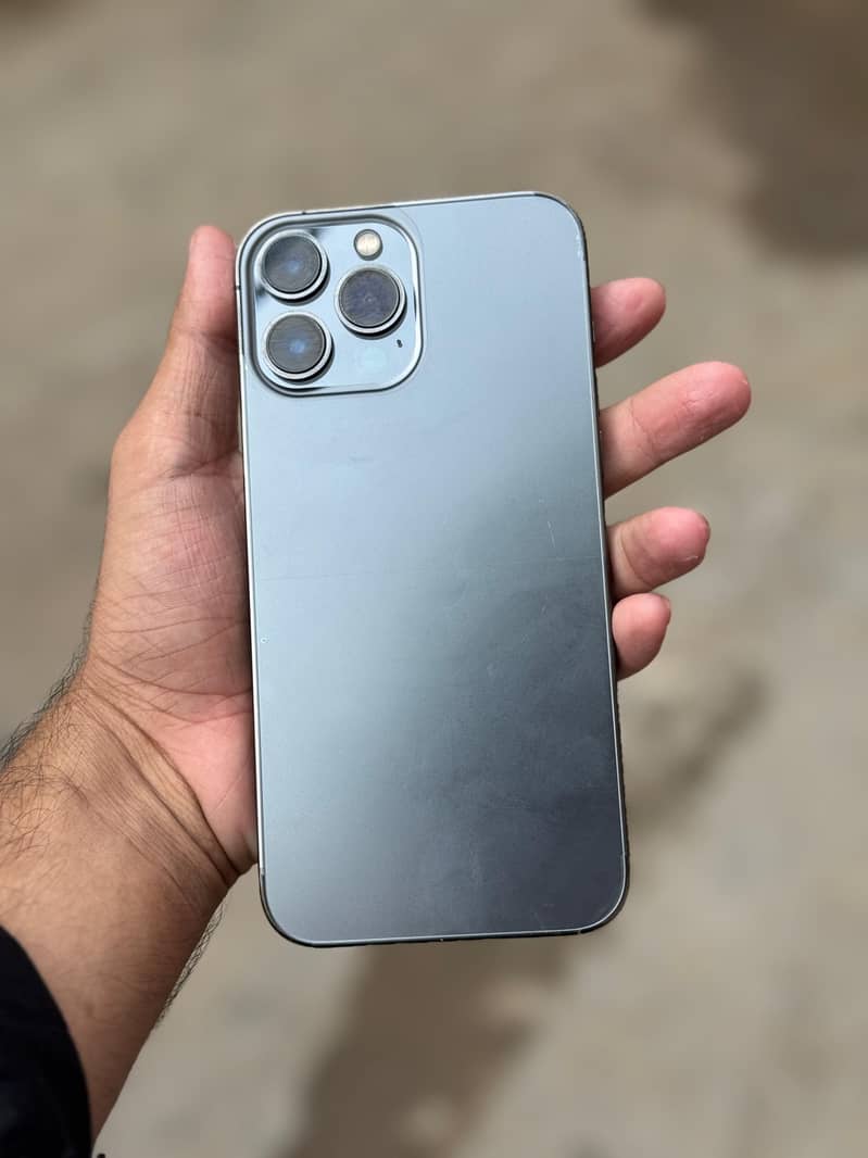 Apple iPhone 13 Pro Max 1