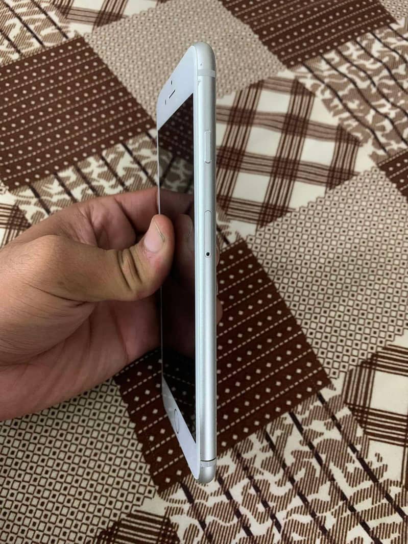 Apple iPhone 8 Plus 1