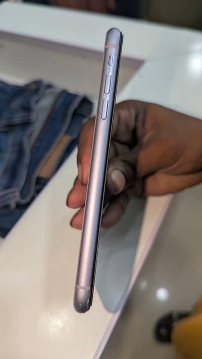 Apple iPhone 11 o3o86o41696 WhatsApp only
