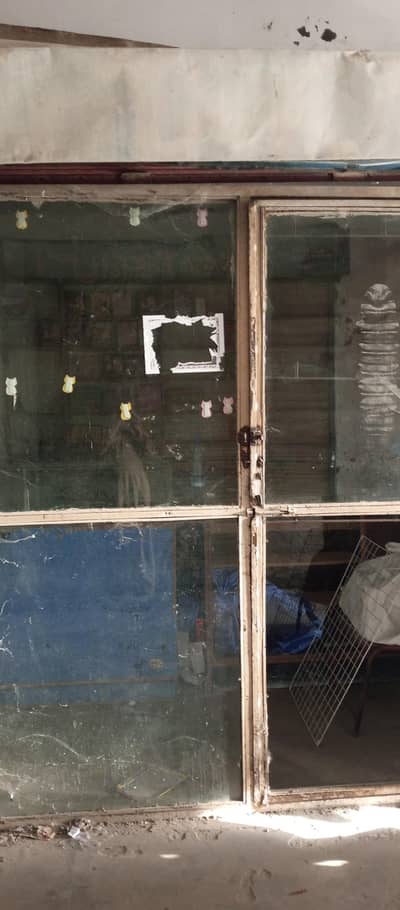 Showcase, Mirror Door