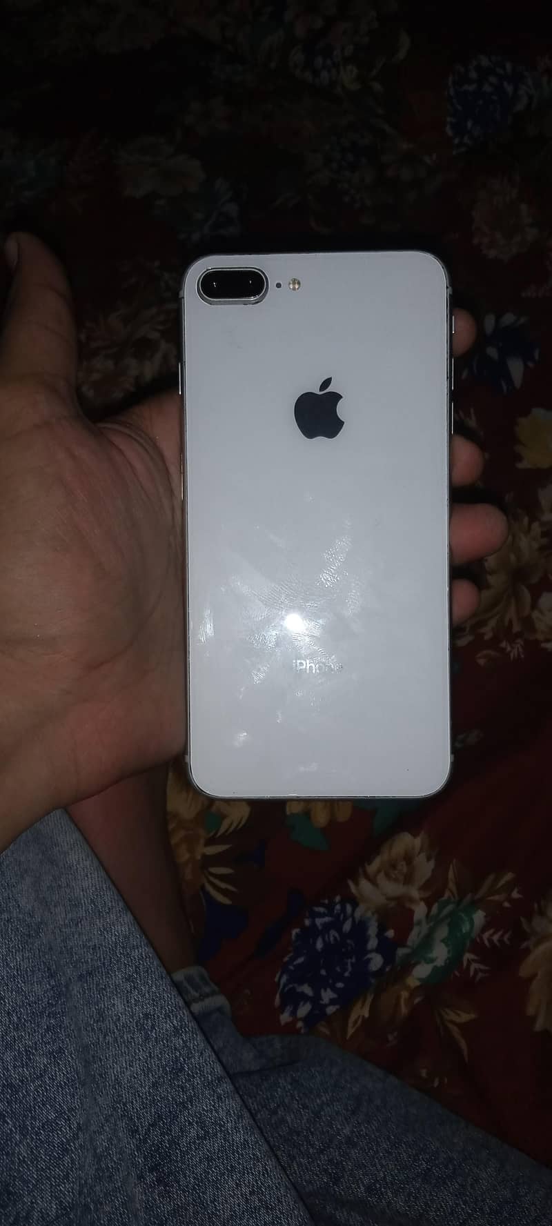 Apple iPhone 8 Plus 1