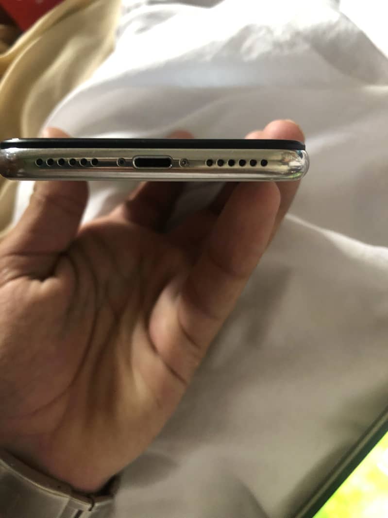 Apple iPhone X 3