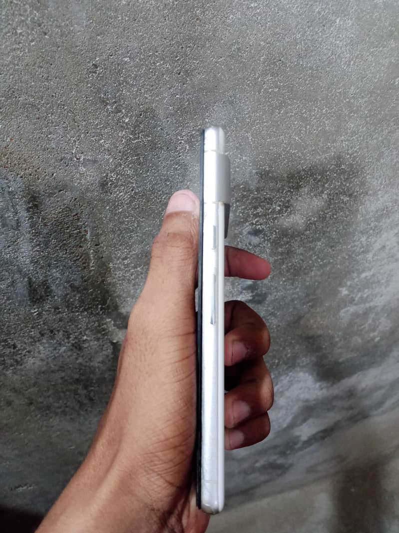 Google Pixel 7 4