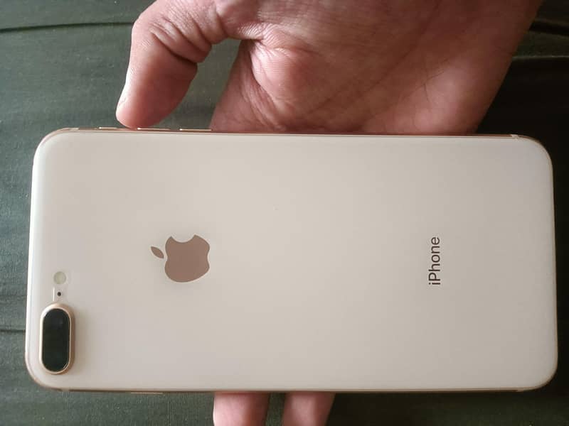 Apple iPhone 8 Plus 3