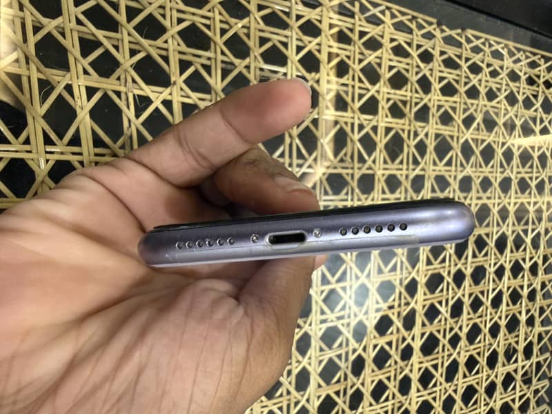 Apple iPhone 11 3