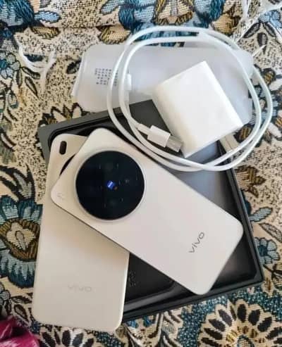 Vivo X300 Pro 12/512 complete box urgent sale wtp no 0329=8963598
