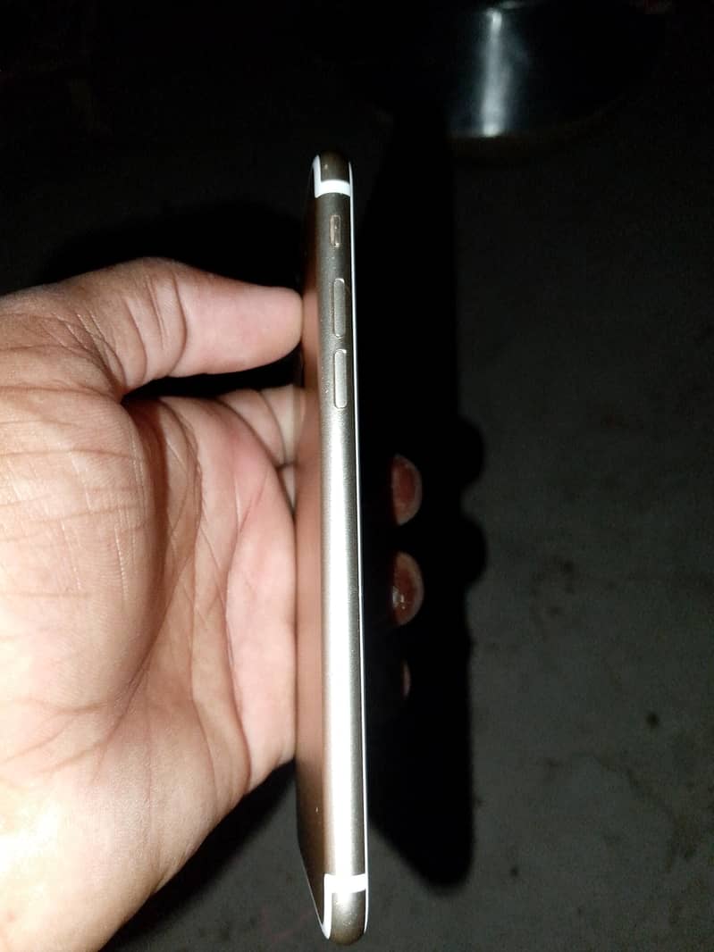 Apple iPhone 7 1