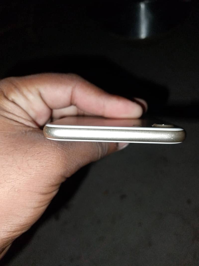 Apple iPhone 7 4