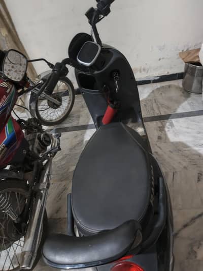 Ramza Yaari scooty