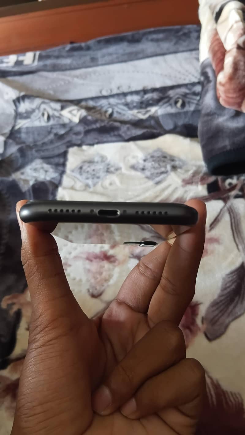 Apple iPhone 11 0