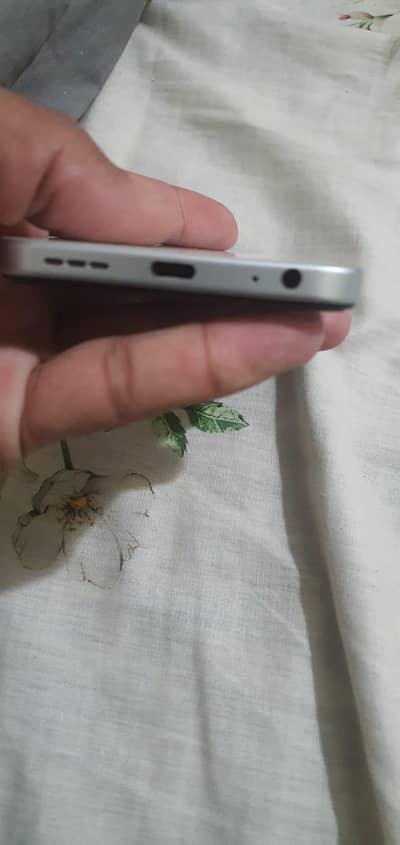 Used phone Tecno spark go 2 in warranty with box