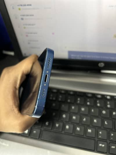 Apple iPhone 13