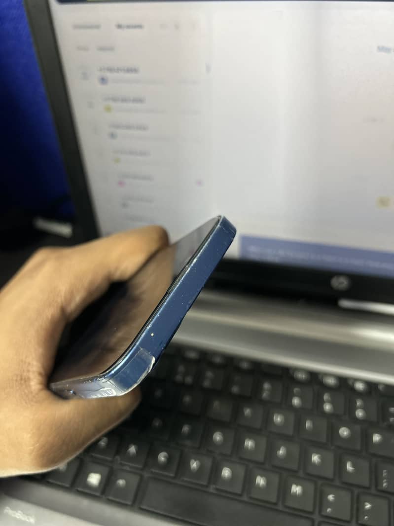 Apple iPhone 13 2