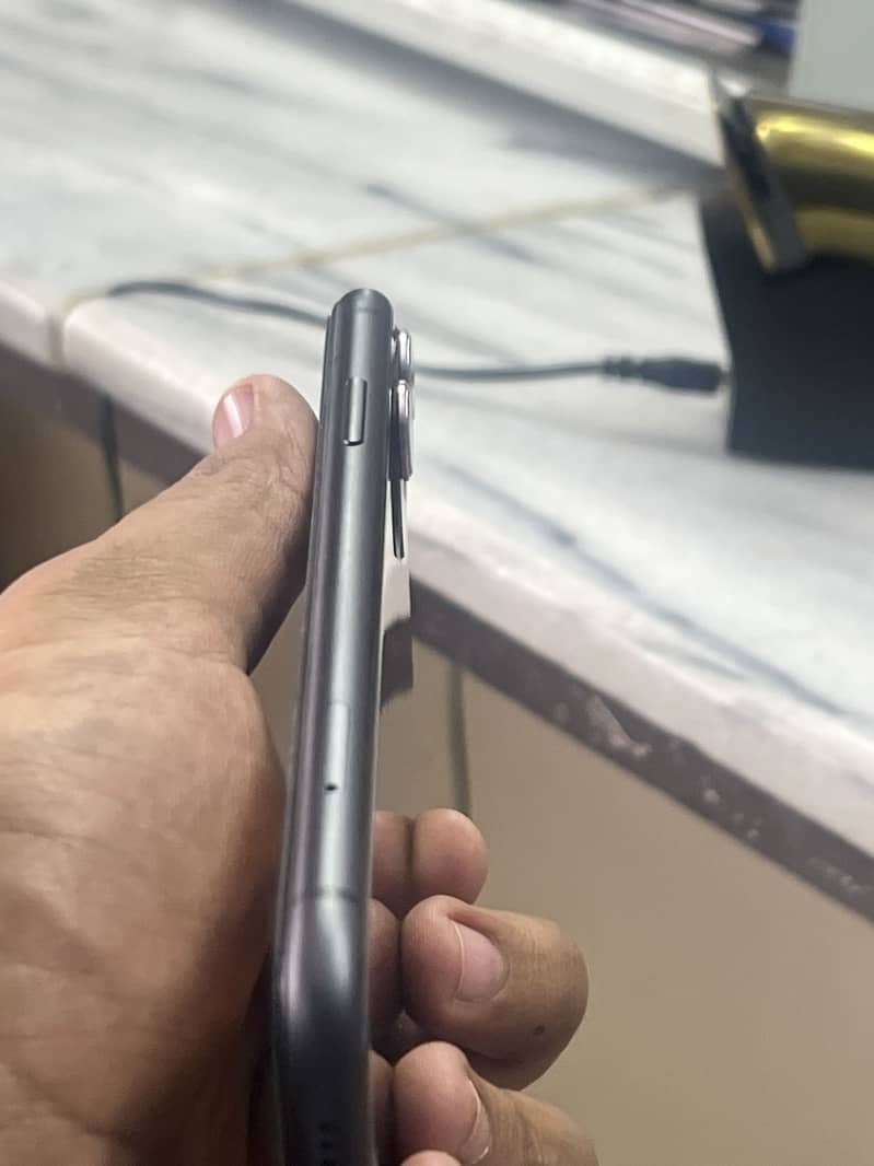 Apple iPhone 11 6