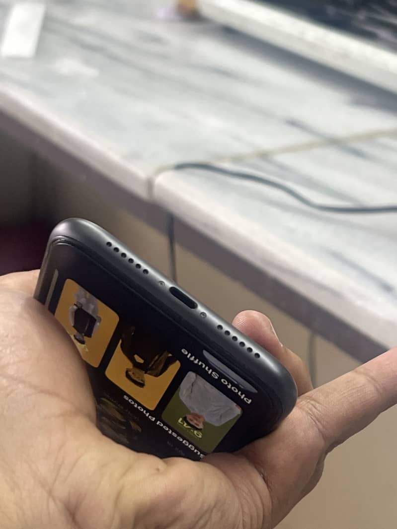 Apple iPhone 11 7