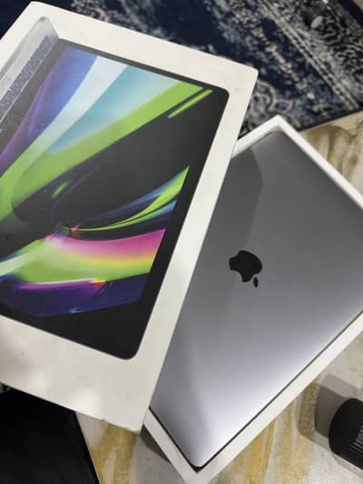 Macbook m2 Pro 256gb 8gb with touch bar