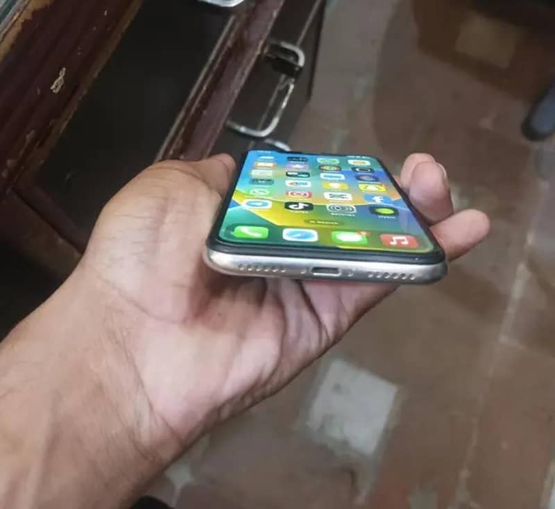 Apple iPhone X 3