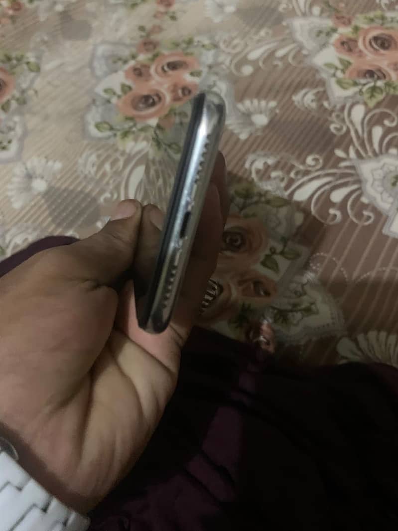 Apple iPhone X 5