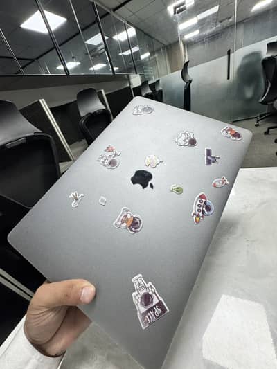 Macbook 2018 15-Inch 32Gb / 512 GB dual graphic Card