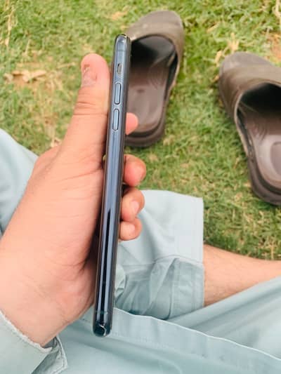 Iphone 11 pro max 256gb pta approved