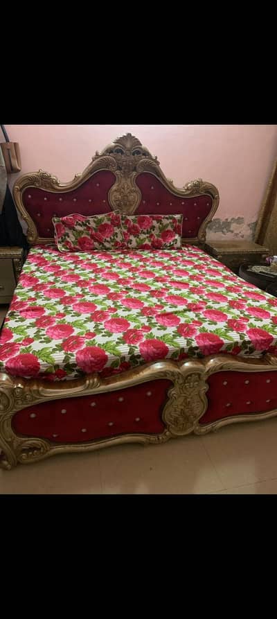 bed set 40000  dressing table 20000 ki istri table 12000 ki new condi