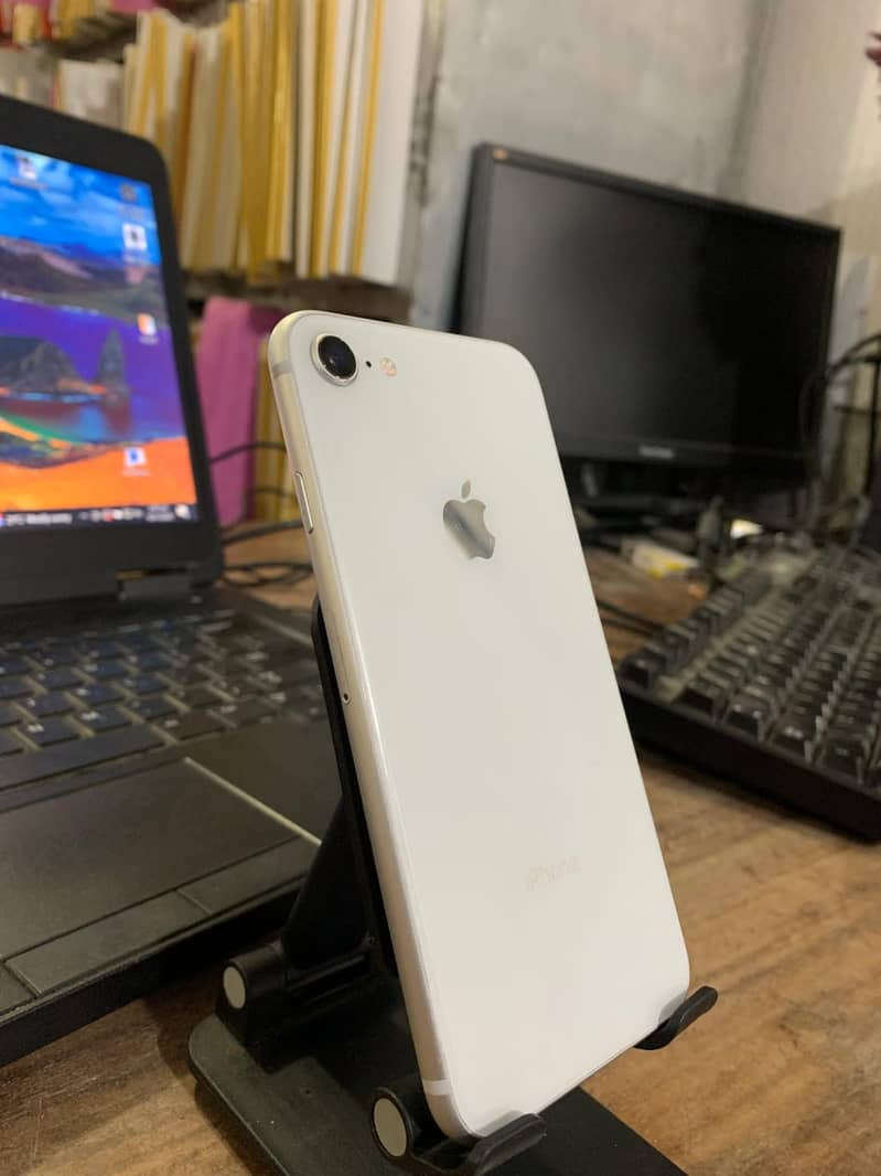Apple iPhone 8 3
