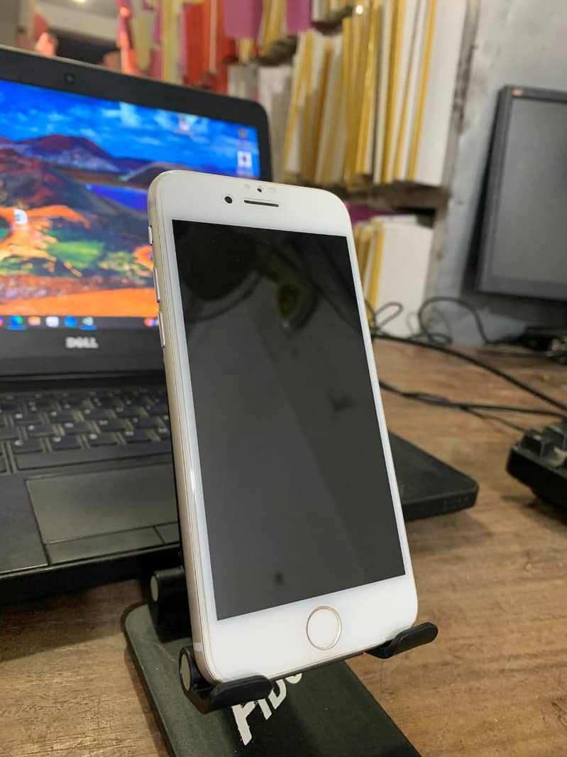 Apple iPhone 8 7