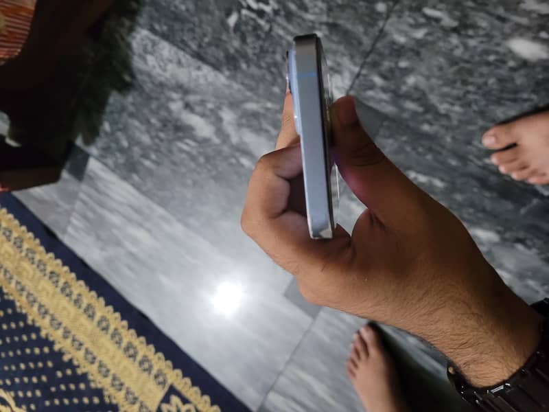 iPhone 14 4