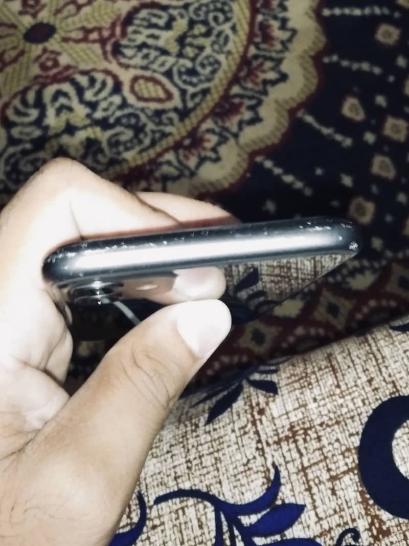 Apple iPhone 11 3