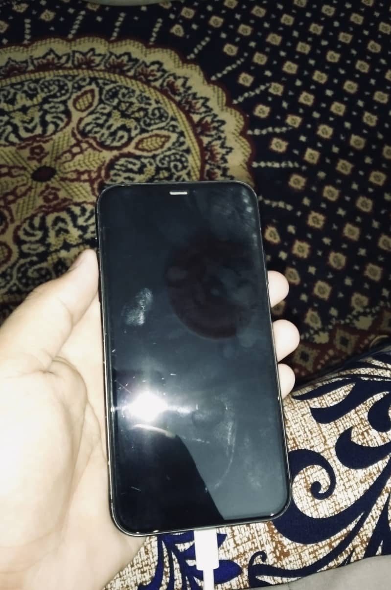 Apple iPhone 11 4