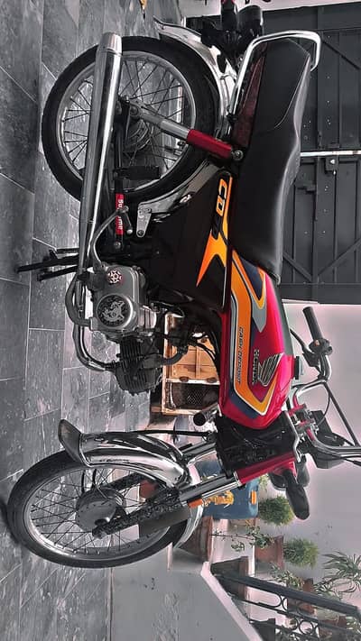 Honda CD70 2025
