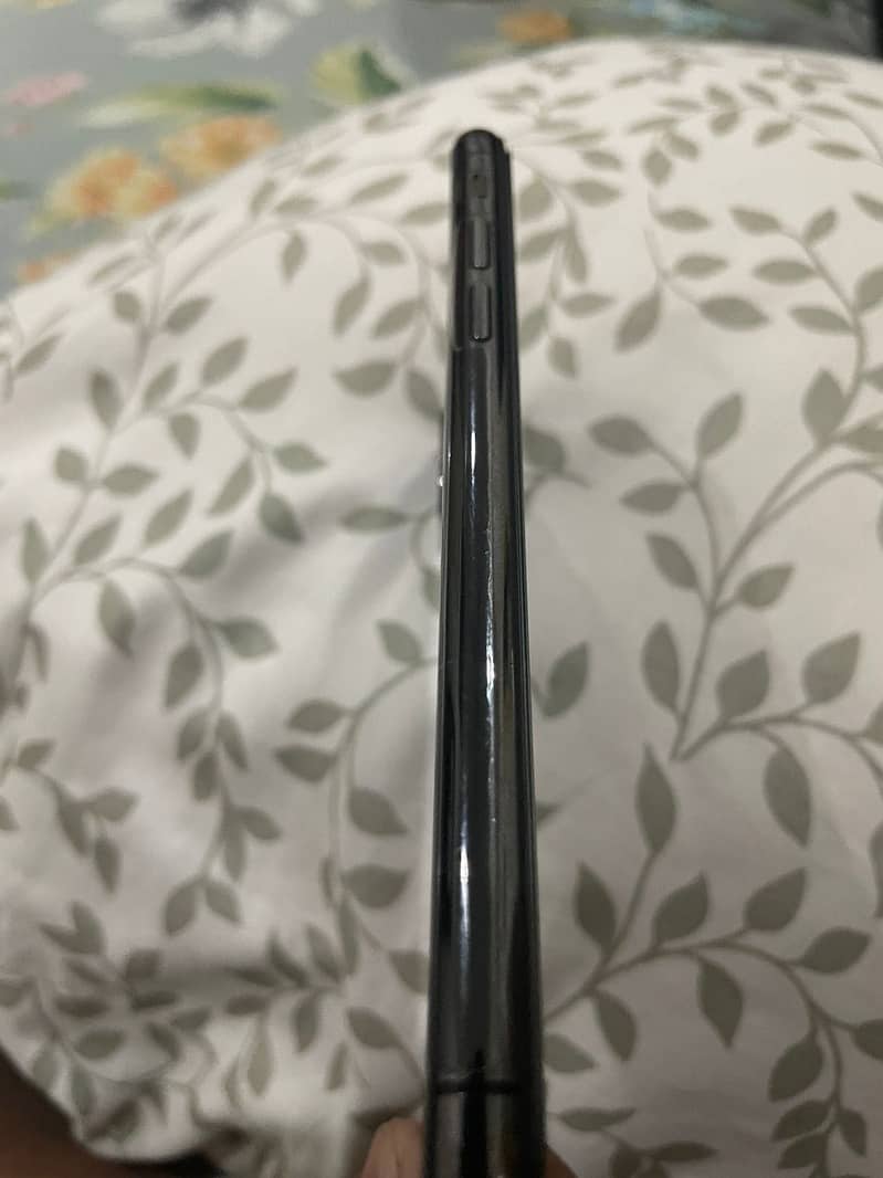 Apple iPhone X 4