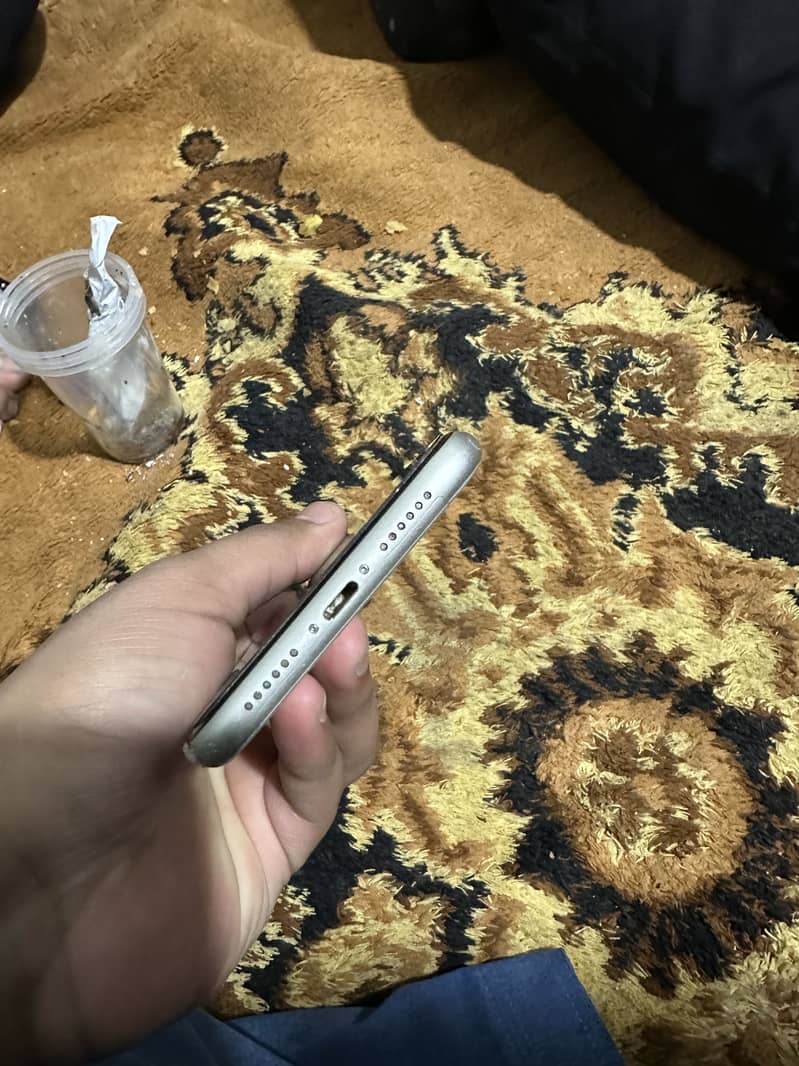 Apple iPhone 11 3