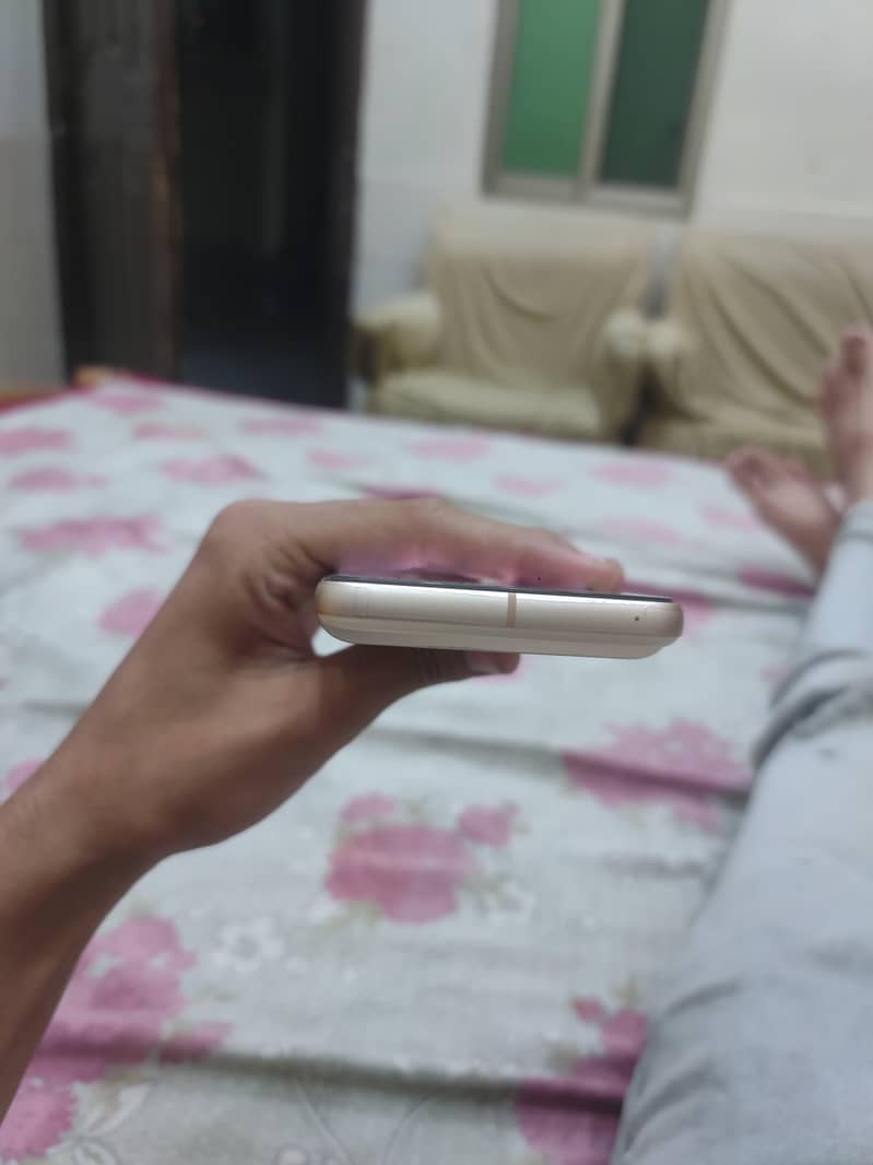 Google Pixel 8 5