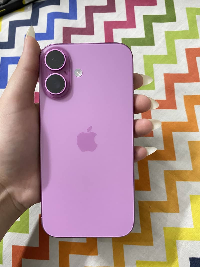 Apple iPhone 16 3