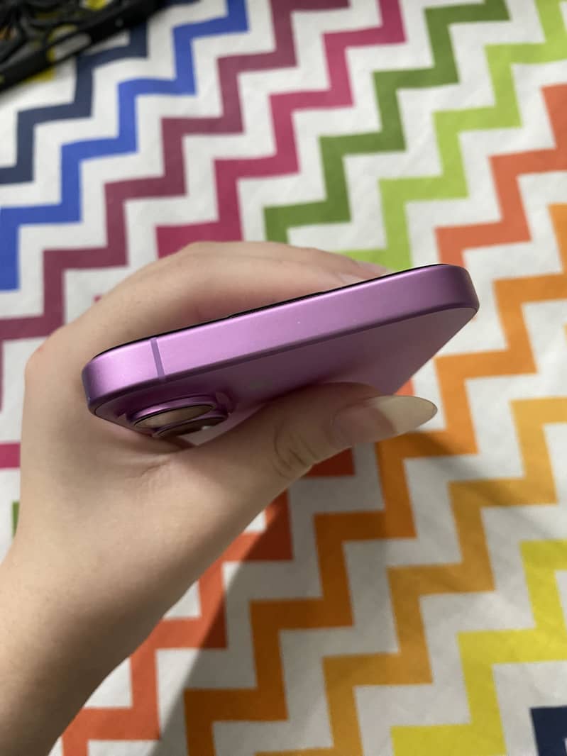 Apple iPhone 16 5