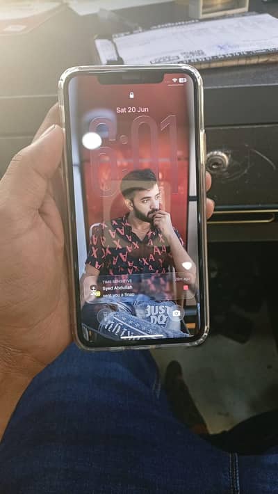 I phone 11pro max factory unlocked  condition 10/9 panel change h