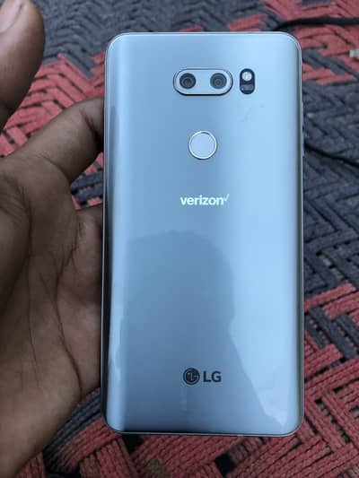 LG V30