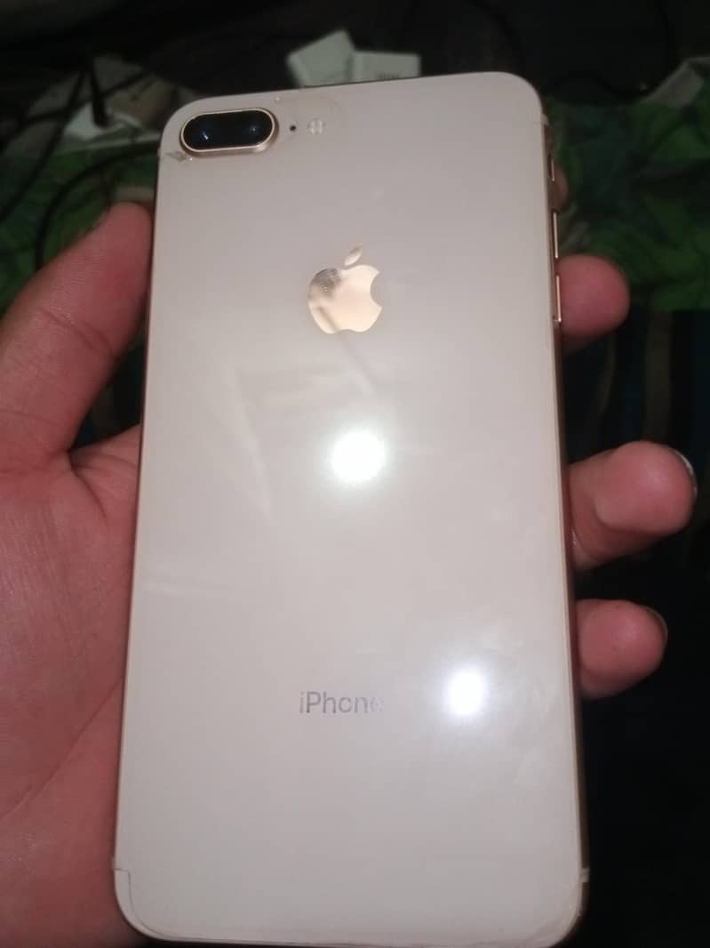 Apple iPhone 8 Plus 3
