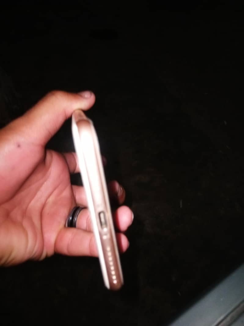 Apple iPhone 8 Plus 4