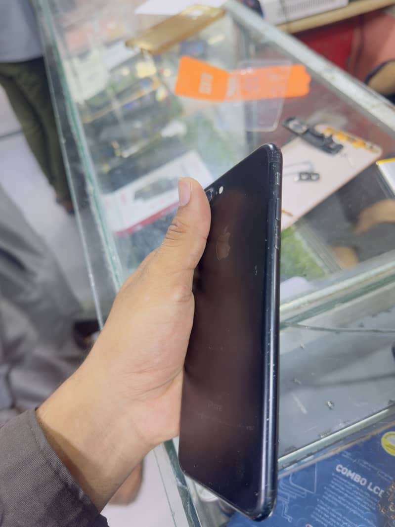 Apple iPhone 7 Plus 1