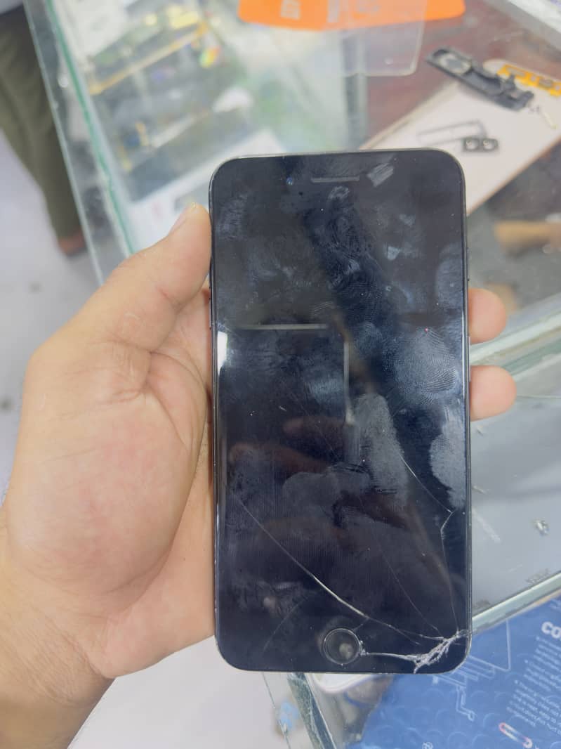 Apple iPhone 7 Plus 2