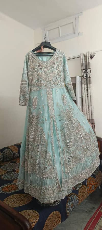 (maxi ke liye) elegant design bridal maxi /walima dressin mint conditi