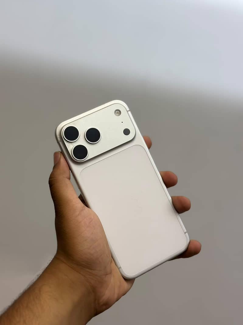 Apple IPhone 17 pro max 0